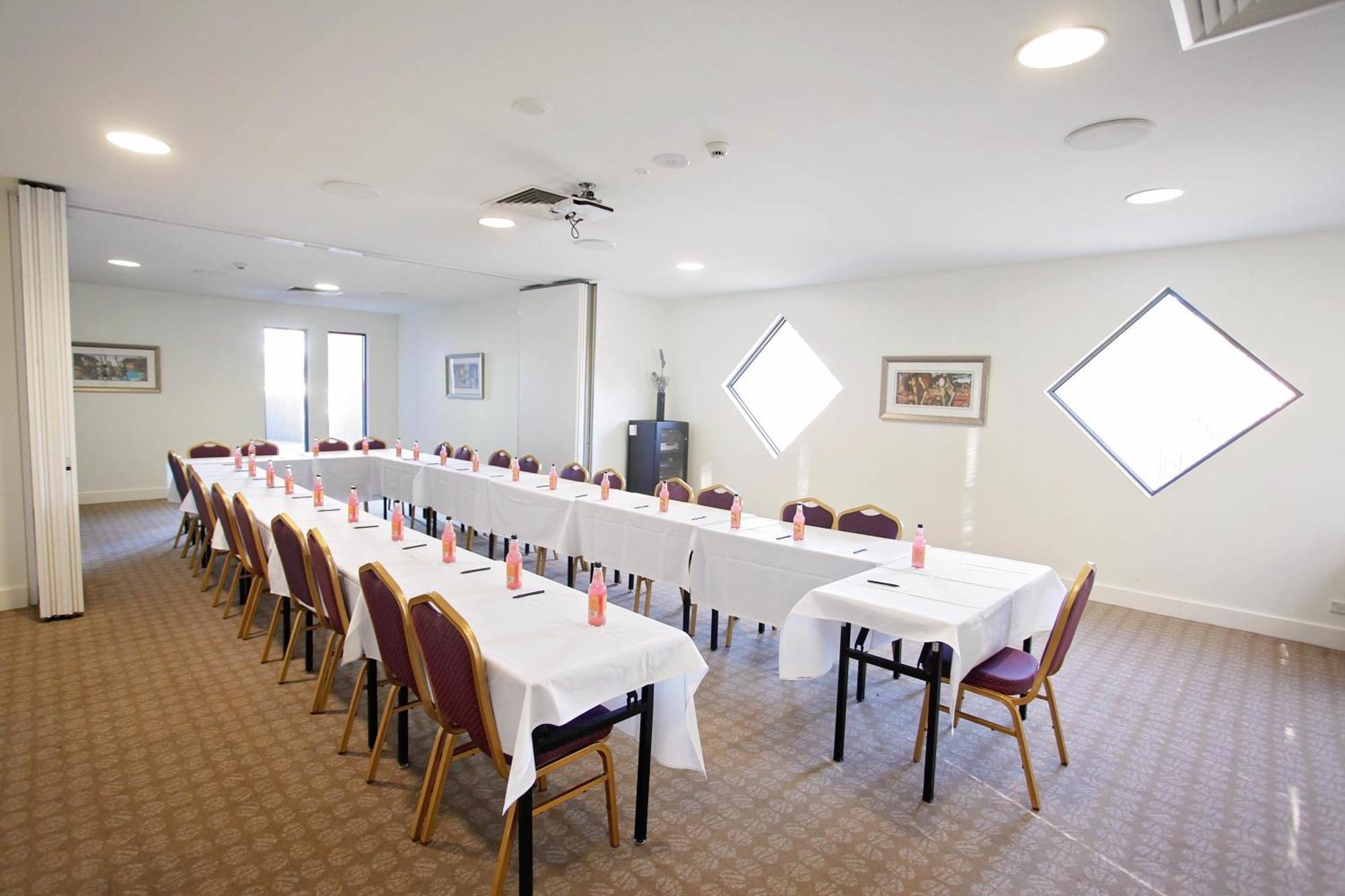 Golden Pebble Hotel Wantirna Exterior foto